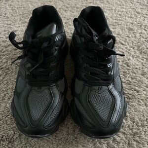 New Balance 9060 All Black Running shoes